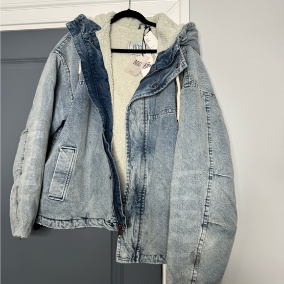BDG Blue and White Sherpa-Lined Denim Jacket - Picture 6 of 7